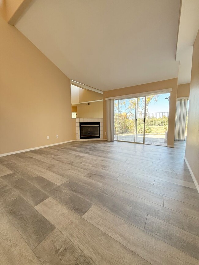 Building Photo - 3 Bed/3 Bath Home in Shadow Ridge Vista!