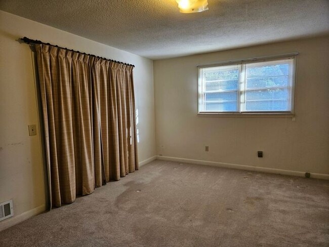 Building Photo - 117 Autumn Ln