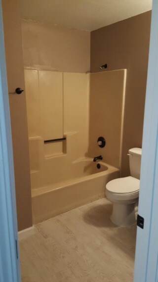 Primary Photo - 943 Valley Rd