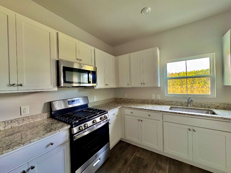 Building Photo - 321 Sweetbay Dr