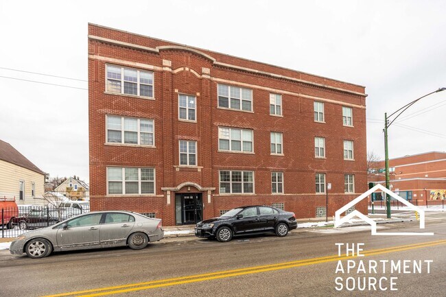 Building Photo - 2852 N Kedzie Ave