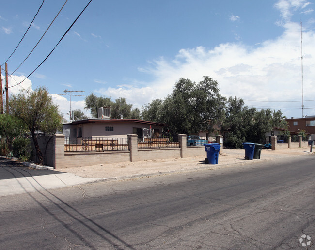 Building Photo - 2614 N Los Altos Ave