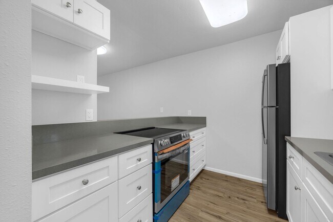 Building Photo - Fully Remodeled 2-Bedroom, 2-Bath Condo – Keonekai Villages #27-105