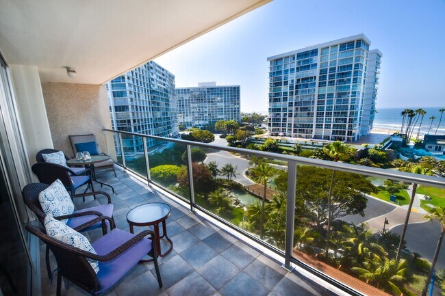 Building Photo - 1750 Avenida Del Mundo