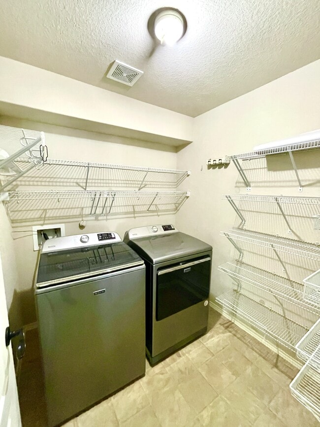Building Photo - 659 Tom Kemp Dr