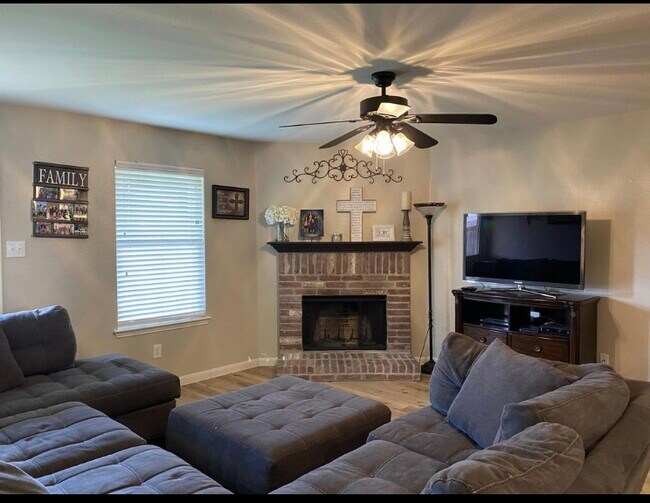 Building Photo - 118 Feverbush Dr