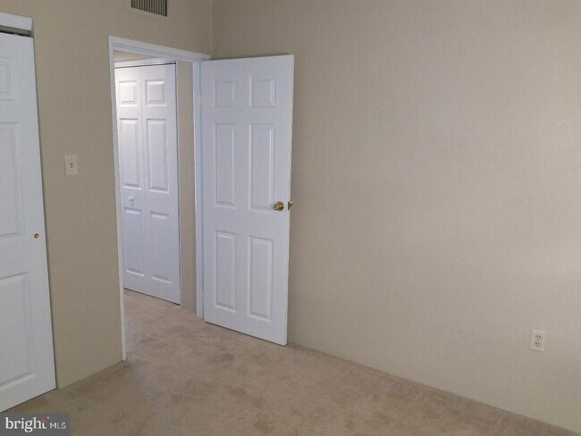 Building Photo - 1411 Forest Ln