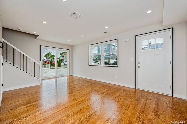 Building Photo - 40 Kildare Rd