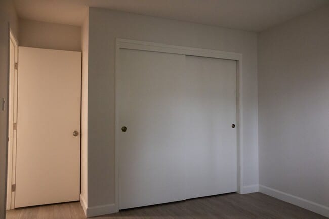 Building Photo - 3 BD 2 BA in Tahoe Park