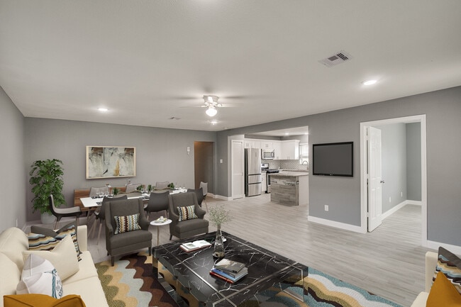 Building Photo - 907 Avenue E