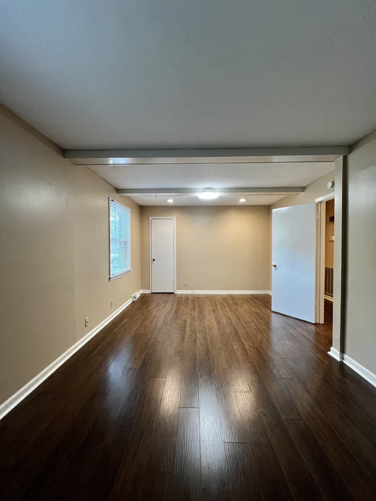 Building Photo - 365 Welchwood Dr