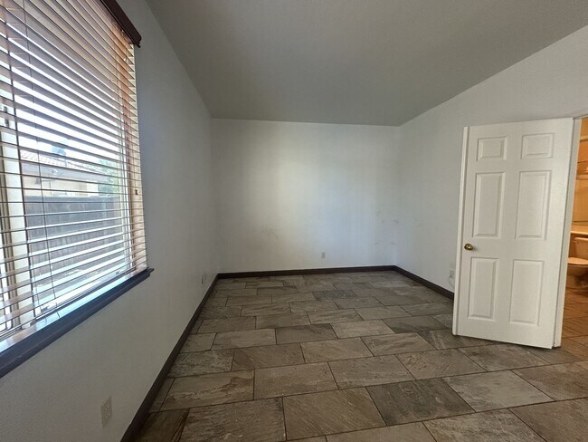 Building Photo - 37978 Spur Dr