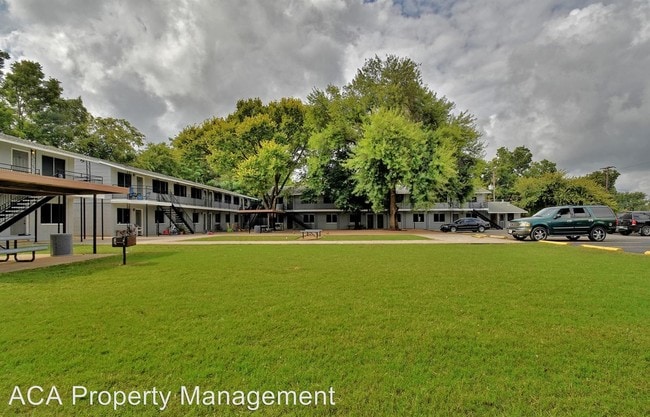Building Photo - 2 br, 1 bath Apartment - 400 Linda Drive