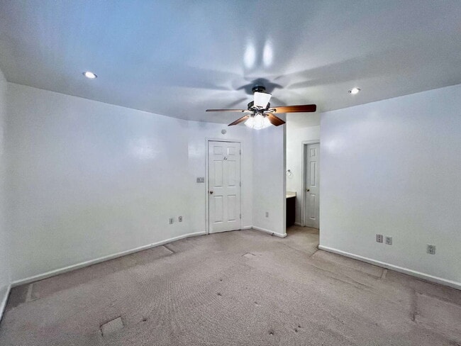 Building Photo - OPEN HOUSE SUNDAY THE 21ST 1PM-3PM! Move-In Special: Receive $1,300 off your first full month’s r...