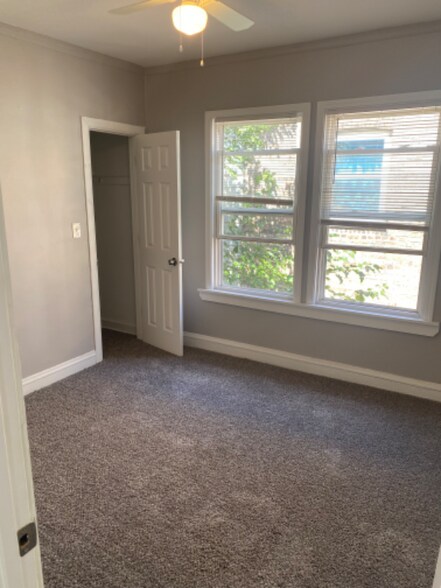 Building Photo - 10600 S Prairie Ave