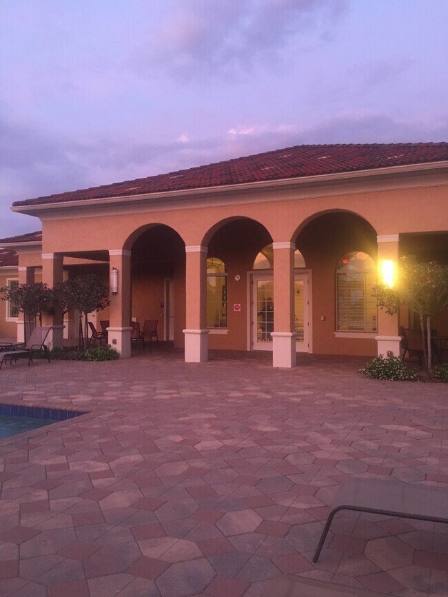 Building Photo - 2646 Bella Vista Dr