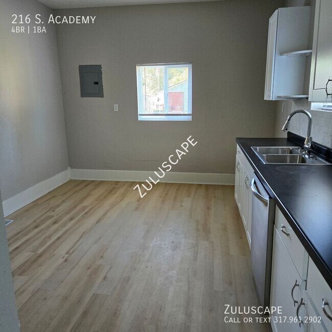 Building Photo - HALF OFF FIRST MONTH RENT....216 S. Academ...