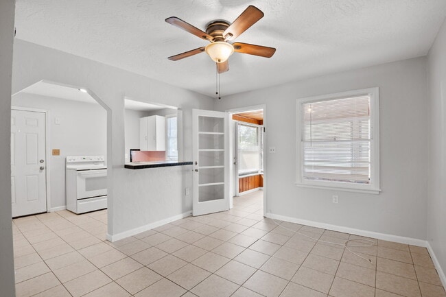 Building Photo - Unit For Rent in Gulfport!