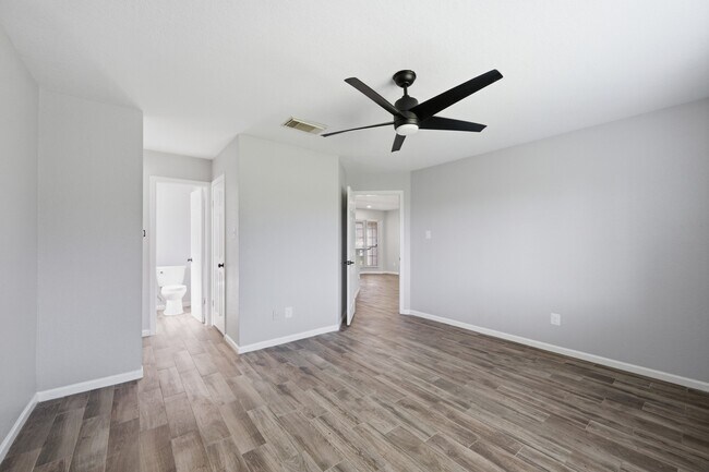 Building Photo - 1805 Whitebriar Dr