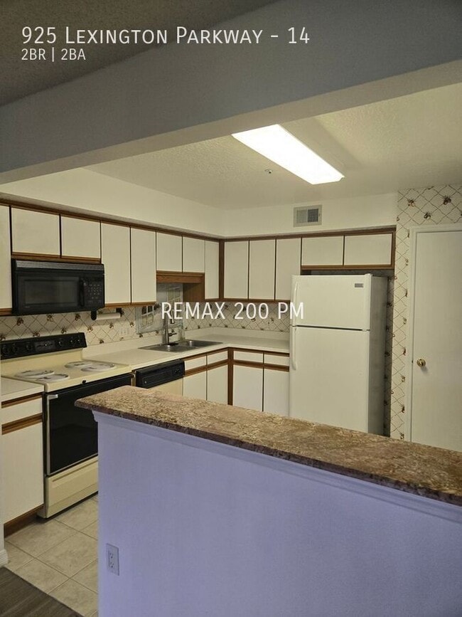 Building Photo - 925 Lexington Pkwy