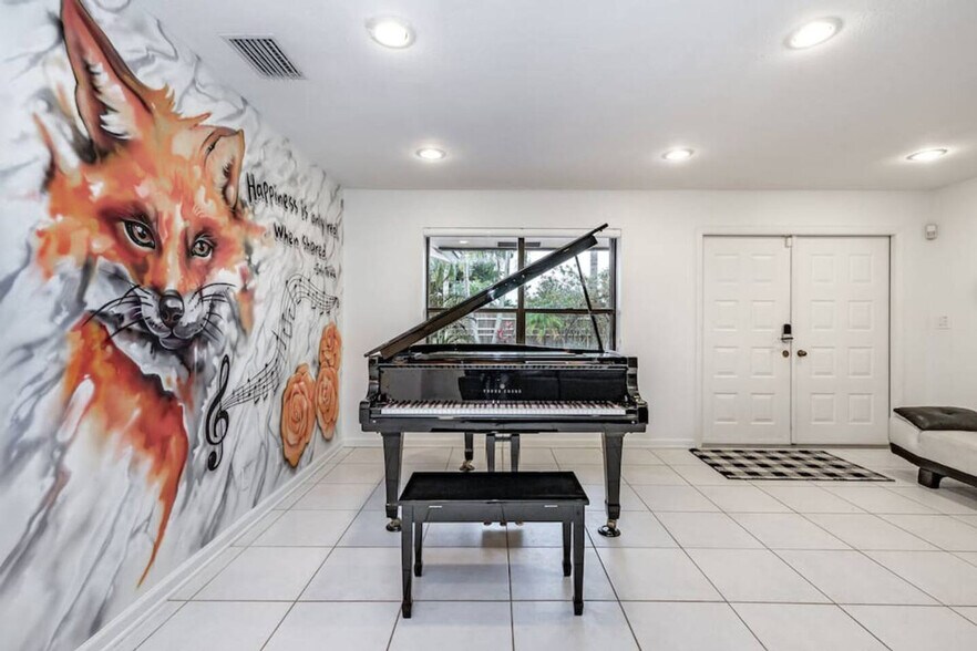 Building Photo - 830 SW 14th Ct