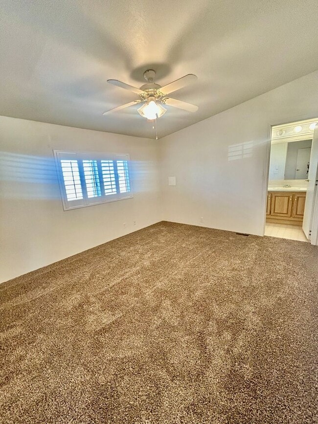 Building Photo - Charming 2-Bedroom 2-Bathroom Manufactured Home in Fortuna Foothills.