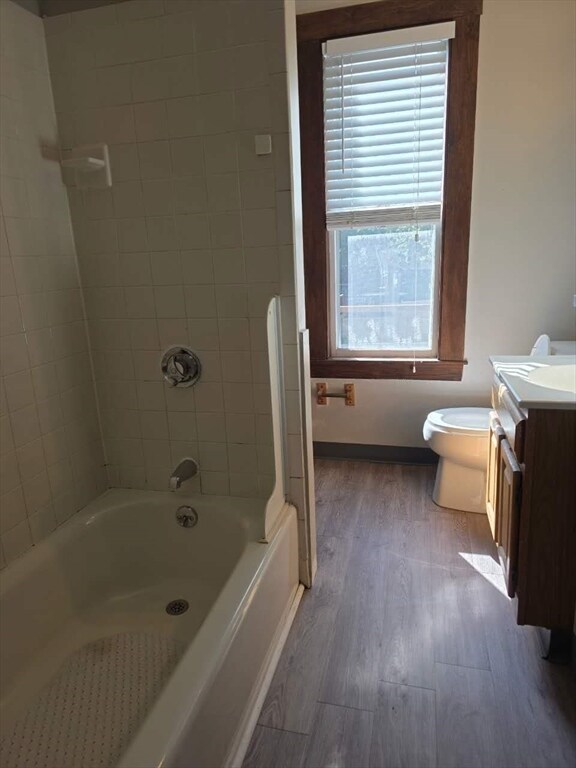 Building Photo - 5 Wellington Ave