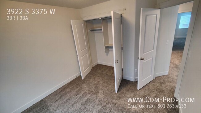 Building Photo - 3 Bed 2 Bath Condo In West Haven For Rent!