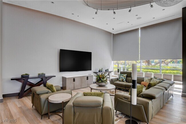 Building Photo - 222 Karen Ave