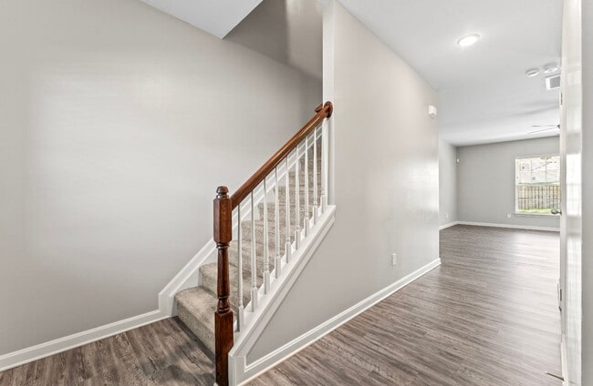 Building Photo - 4-Bedroom with Fenced Yard