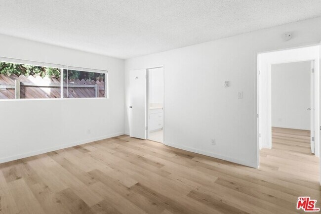 Building Photo - 1114 12th St