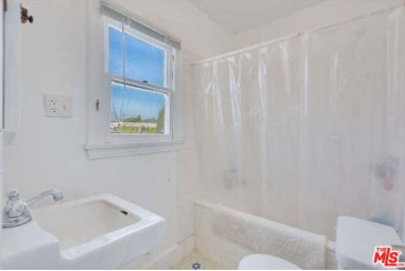Building Photo - 3350 Hamilton Way