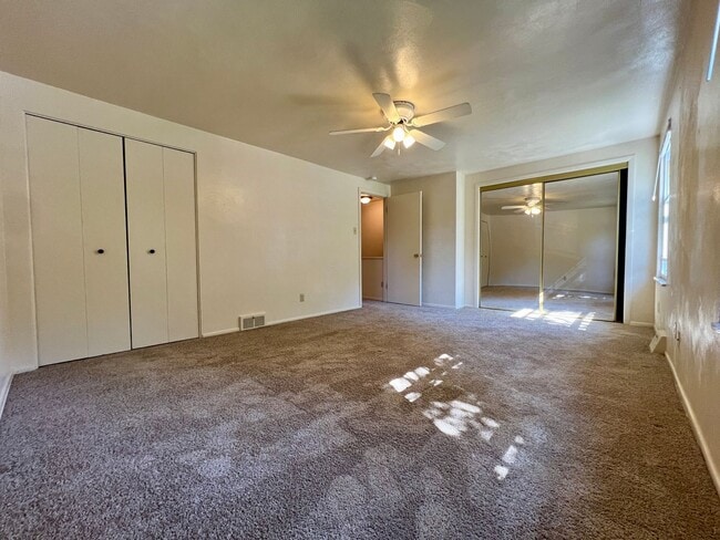 Building Photo - Lovely 2BR Townhome at Regency Place! Spacious Rooms -Attached Garage & Yard! Tour Today!