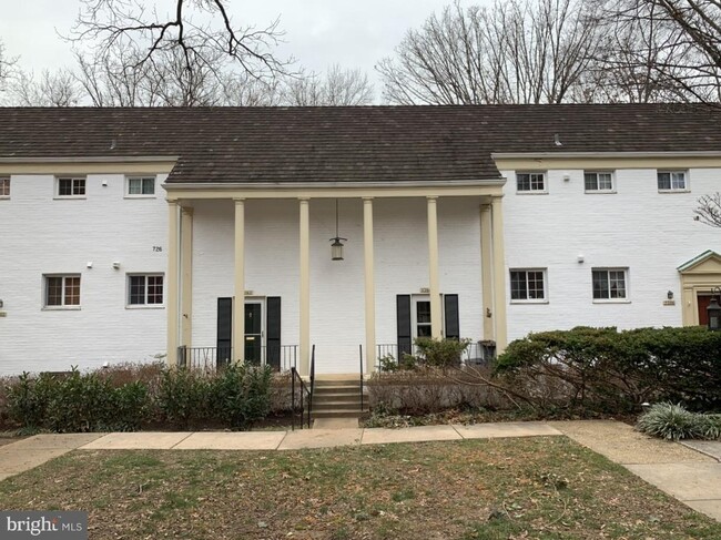 Building Photo - 3268 Gunston Rd