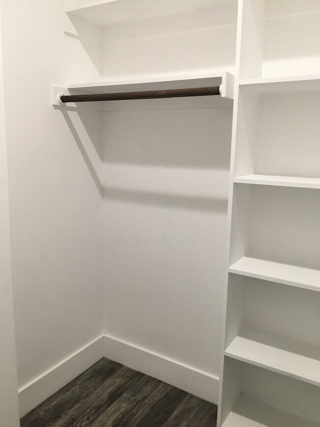 Building Photo - 709 W Woodard St