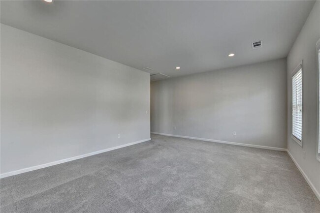 Building Photo - 3695 Andover St