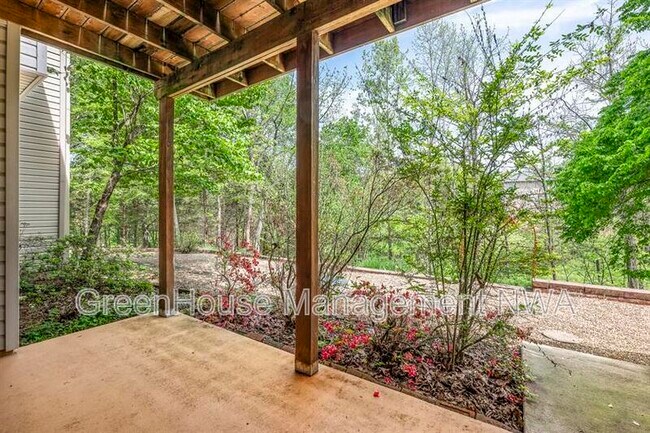 Building Photo - 28 Latshaw Dr