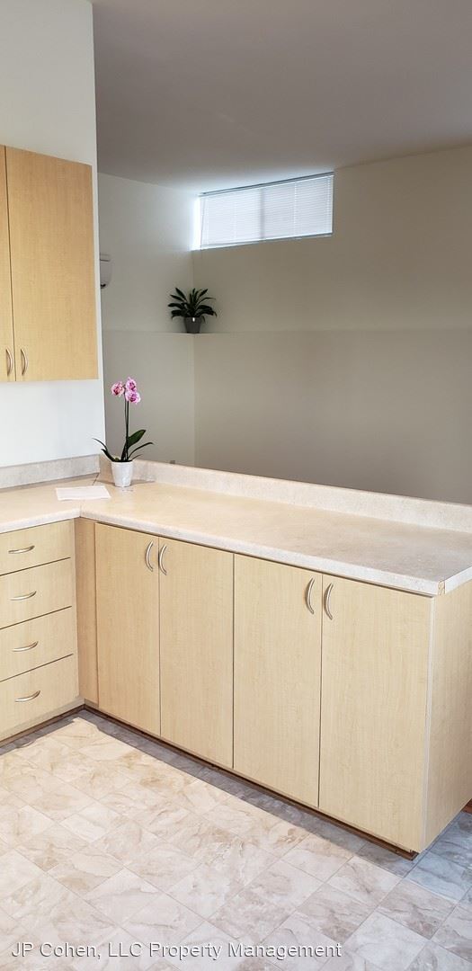 Building Photo - 3030 Waverly Dr