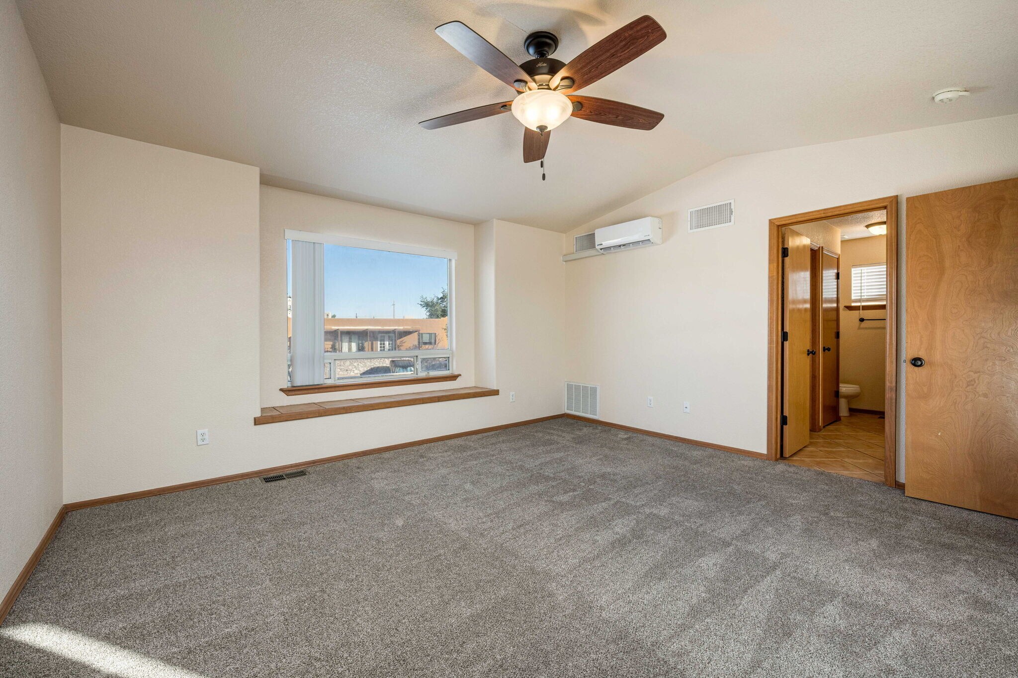 Building Photo - 2353 Saturn Cir