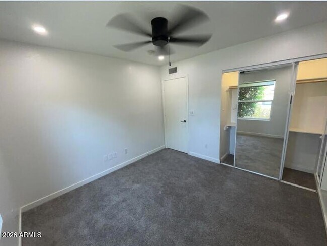 Building Photo - 6110 E Blanche Dr
