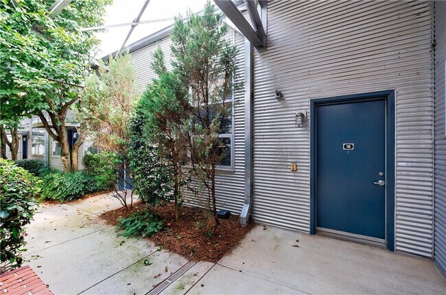 Building Photo - 400 Village Pkwy