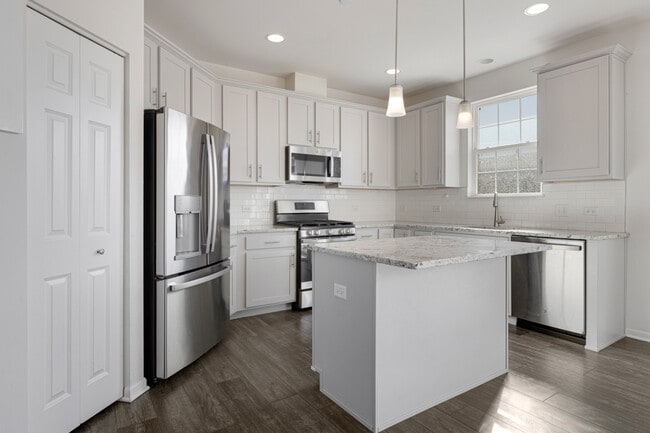 Building Photo - 4320 Monroe Ave