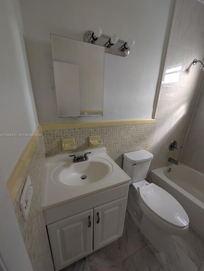 Building Photo - 1461 SW 5th St