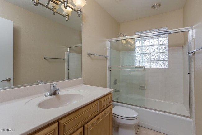 Building Photo - 610 E Malibu Dr