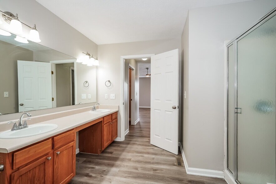 Building Photo - 5718 Cruiser Ave