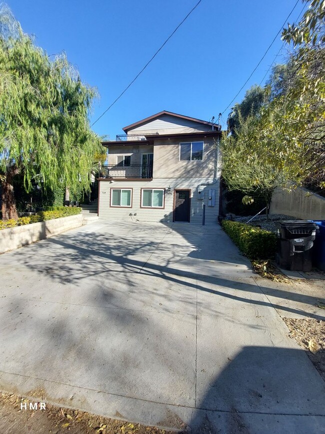 Building Photo - Brand new studio in LA