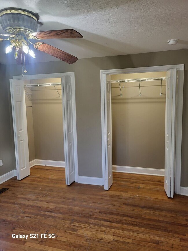 Building Photo - 3 Bedroom, 2 bath house