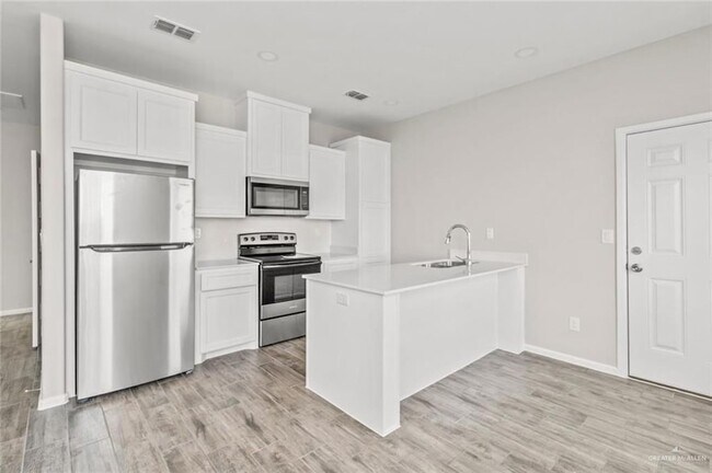 Building Photo - 1216 Shavano Dr