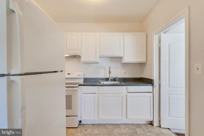 Building Photo - 3806 39th St