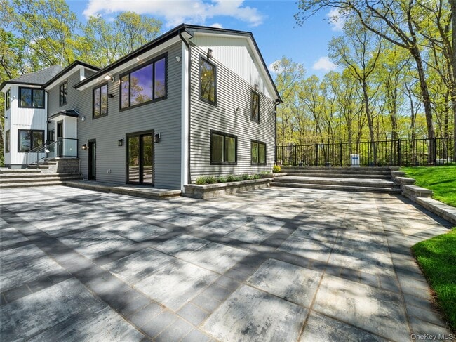 Building Photo - 5 N Hills Rd